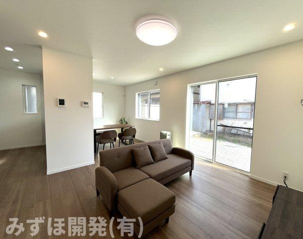 山形市飯塚町字岡854-39の居間・リビング|１階のLDKです。
