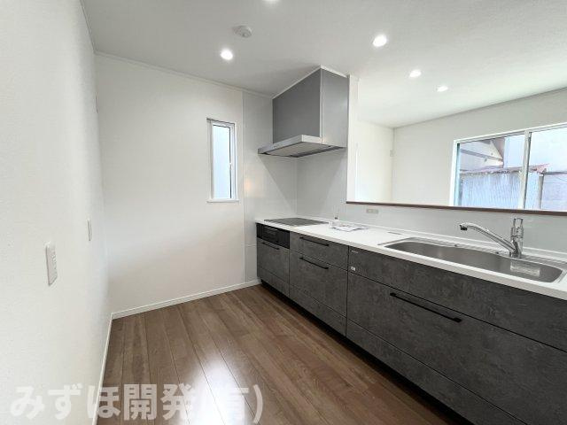 山形市飯塚町字岡854-39のキッチン|台所シンク横に壁があるので、目隠しになり来客時も安心ですね。