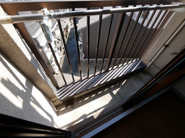 メゾンマルヨネ九条のバルコニー