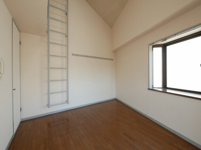 メゾンマルヨネ九条の居間・リビング