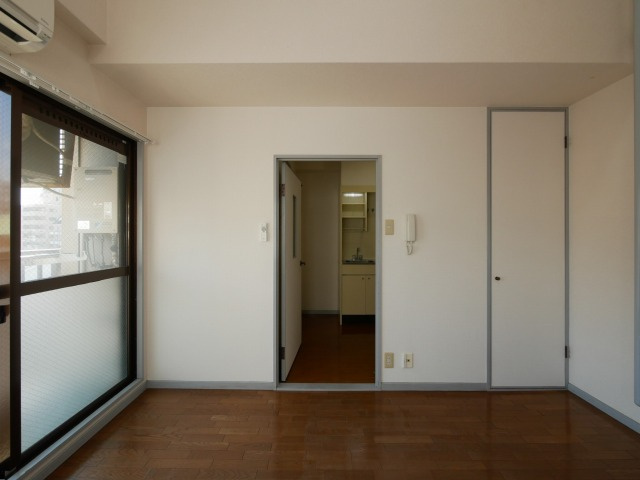 メゾンマルヨネ九条の居間・リビング