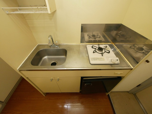 メゾンマルヨネ九条のキッチン