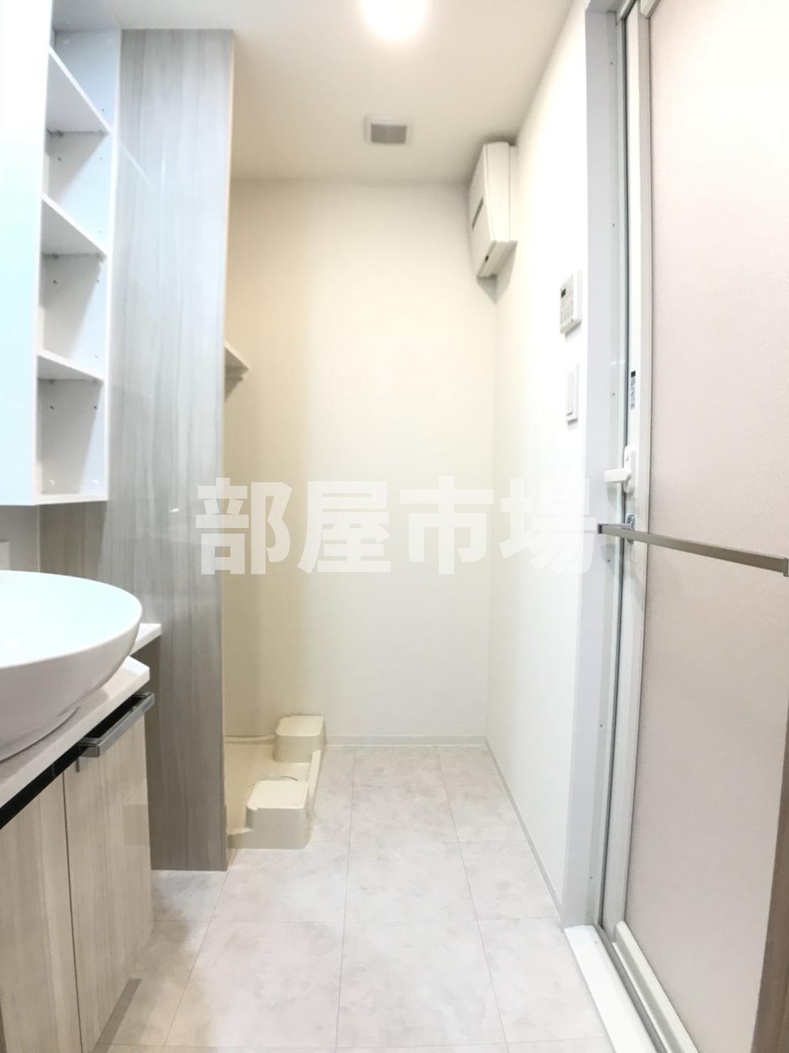 ARTESSIMO ESISの洗面所