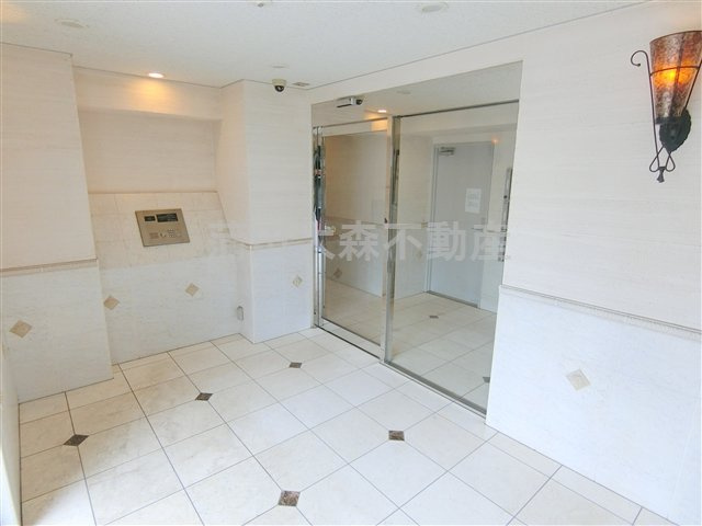 ドルチェ東京池上弐番館のエントランス|防犯カメラとTVモニター付オートロック　エントランス