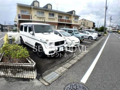 【駐車場】 | サンコーポラス | 駐車場に車を止められます