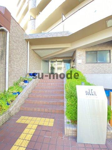 ソレーユ総持寺のエントランス