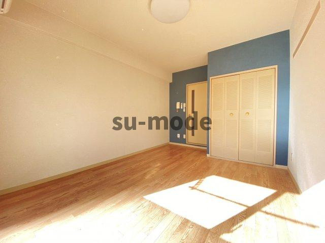 ソレーユ総持寺の居間・リビング