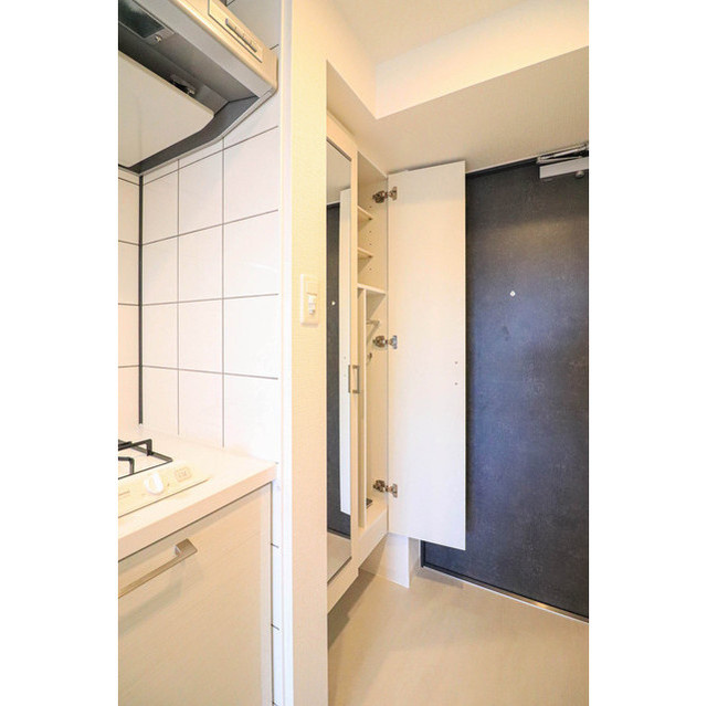 エスリード大阪クレストコートの玄関