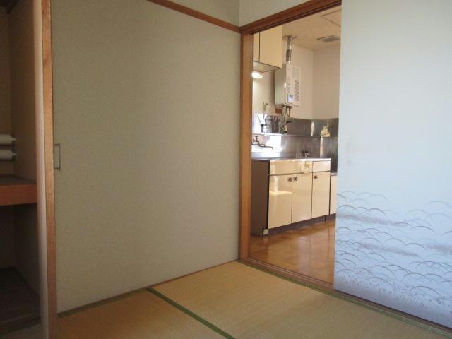 光南ハイツの居間・リビング