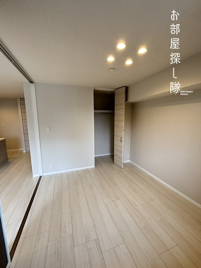 シャーメゾンレジデンス夜明の洋室