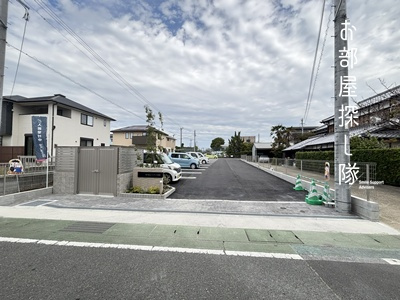 シャーメゾンレジデンス夜明の駐車場