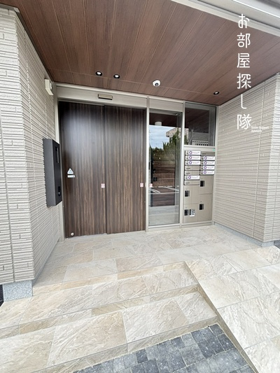 シャーメゾンレジデンス夜明のエントランス