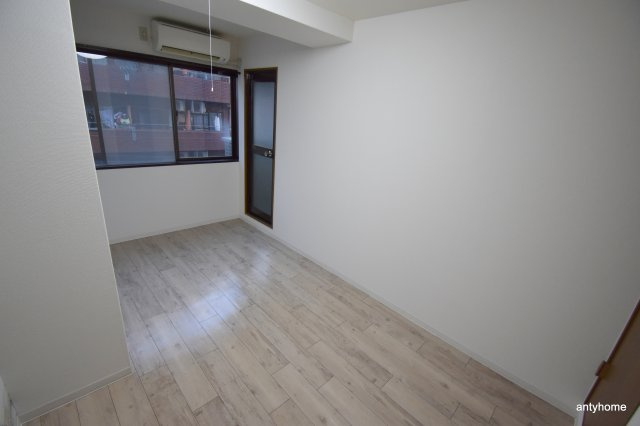 ジオナ新大阪　仲介手数料無料の居間・リビング