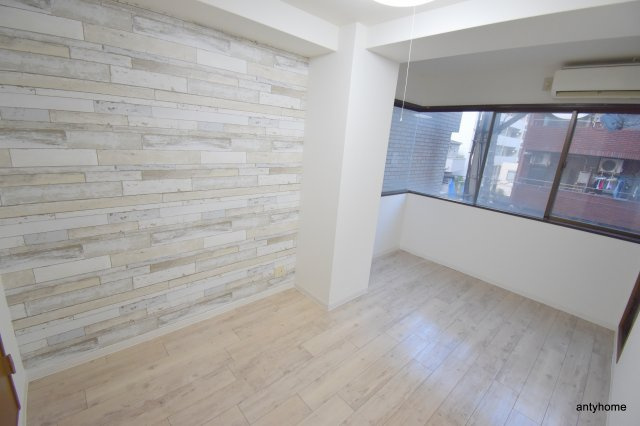 ジオナ新大阪　仲介手数料無料の居間・リビング