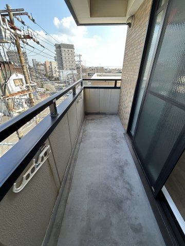 大観町Ｆビルのバルコニー|バルコニーからの眺めを楽しみながら食事をしませんか