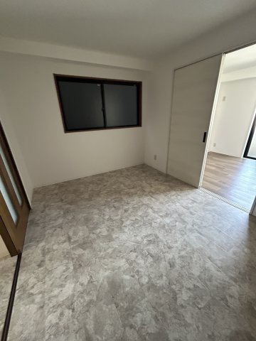 大観町Ｆビルの洋室|落ち着いた色調の洋室です