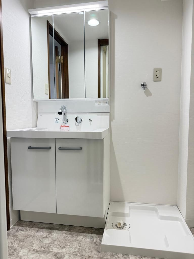 大観町Ｆビルの洗面所|広い洗面スペース