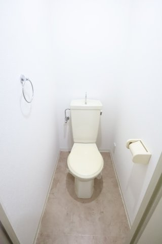 大阪市城東区今福東１丁目の賃貸マンションのトイレ