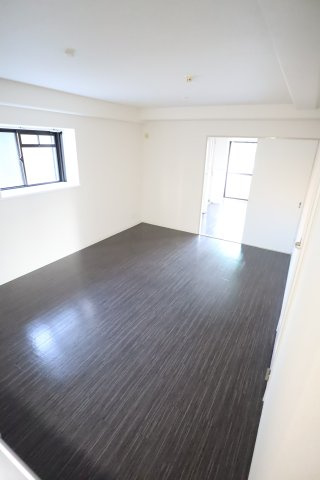 大阪市城東区今福東１丁目の賃貸マンションの居間・リビング