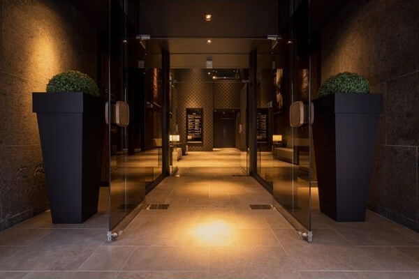 RE-012のエントランス