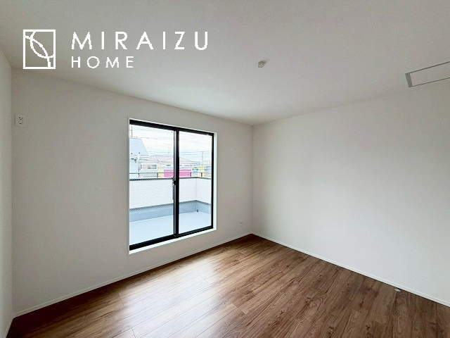 【その他】 | 収納力も自慢です。お洋服がお好きなお客様も多いですよね、衣替えをしなくてもお洋服をしまっておけそうなくらいの広さですね！