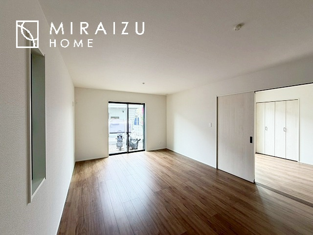 【前面道路含む現地写真】 | 日当たりの良いお家は嬉しいですよね。それぞれ価値観が分かれる箇所です、実際に内覧して日当たりの心地よさをご体感下さいね♪