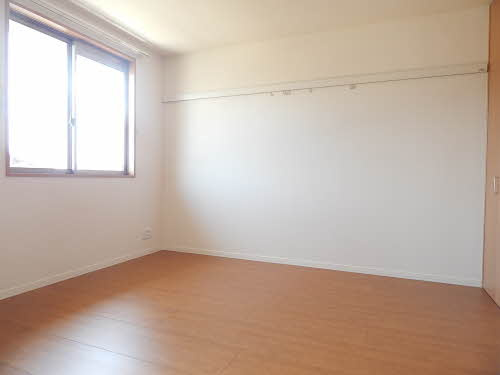 シャーメゾン田代の寝室|風通しも良い寝室です☆