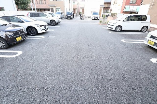 ジェルメⅡの駐車場