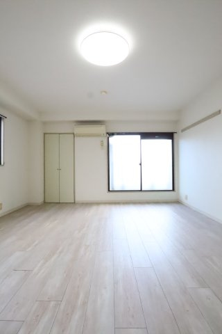 大阪市城東区鴫野西１丁目の賃貸マンションの洋室