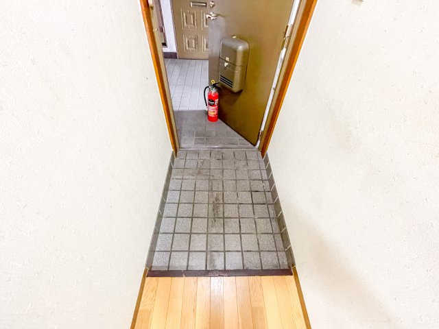 シャトー村井の玄関