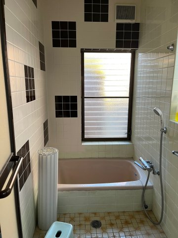 西郷町　戸建ての浴室