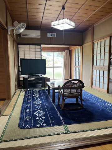 西郷町　戸建ての和室|中央の和室6帖は北西側広縁とつながります。
広縁とつなぐリフォームをすれば大空間の今スペースとなります。