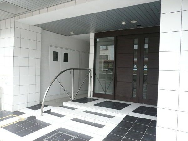 フローライト徳川のエントランス