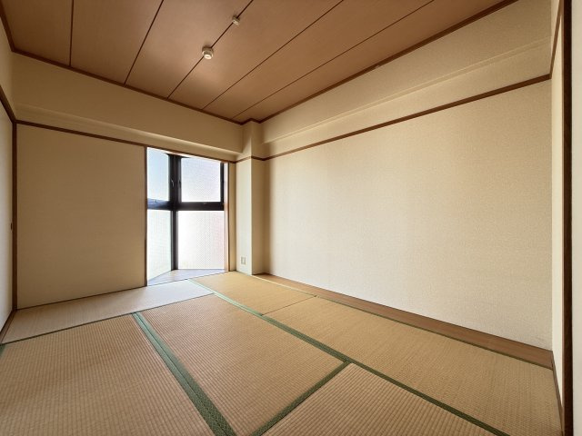 ヤヨイビルの和室