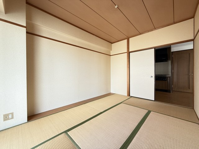 ヤヨイビルの和室