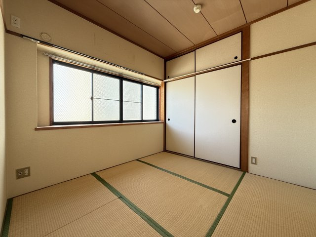 ヤヨイビルの和室