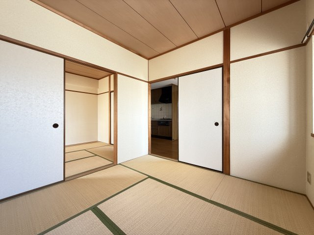 ヤヨイビルの和室