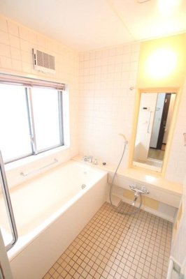 【浴室】 | 築地國末ビル | コンパクトで使いやすいお風呂です