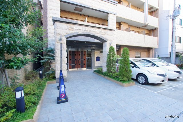 プレサンス新大阪クレスタ　仲介手数料無料のエントランス