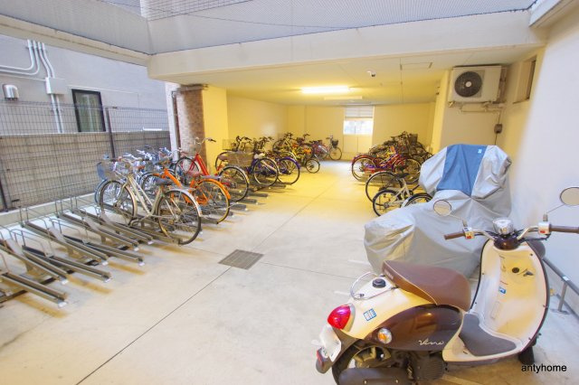 プレサンス新大阪クレスタ　仲介手数料無料の駐車場