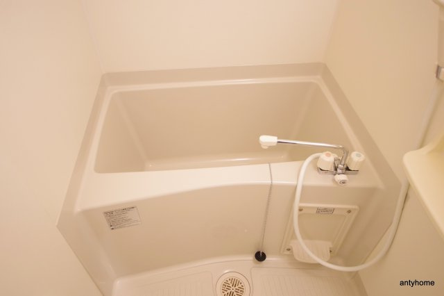 プレサンス新大阪クレスタ　仲介手数料無料の浴室