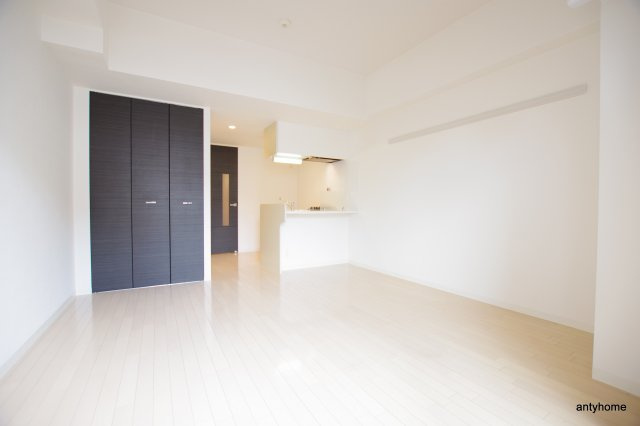 プレサンス新大阪クレスタ　仲介手数料無料の居間・リビング