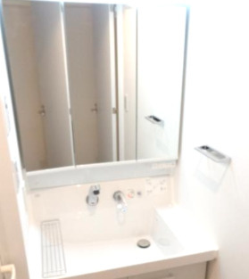 ARTESSIMO CREAの洗面所