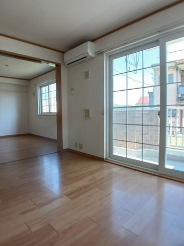 メゾン　ルミエールＡの居間・リビング