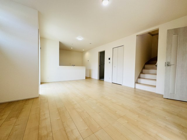 『八王子市新築戸建て』八王子市寺田町761-21【仲介手数料無料】　新築戸建ての居間・リビング