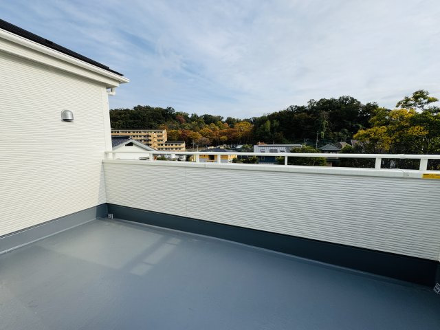 『八王子市新築戸建て』八王子市寺田町761-21【仲介手数料無料】　新築戸建てのバルコニー|～仲介手数料無料☆八王子ひなた不動産～八王子市寺田町　新築戸建て