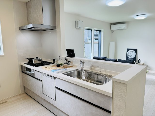 八王子市　楢原町　新築一戸建て　２４ー１期のキッチン|～使い勝手の良いシステムキッチン～