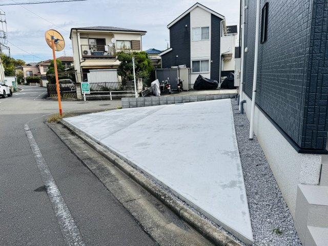 八王子市　楢原町　新築一戸建て　２４ー１期の駐車場|～計4台駐車可能カースペース～