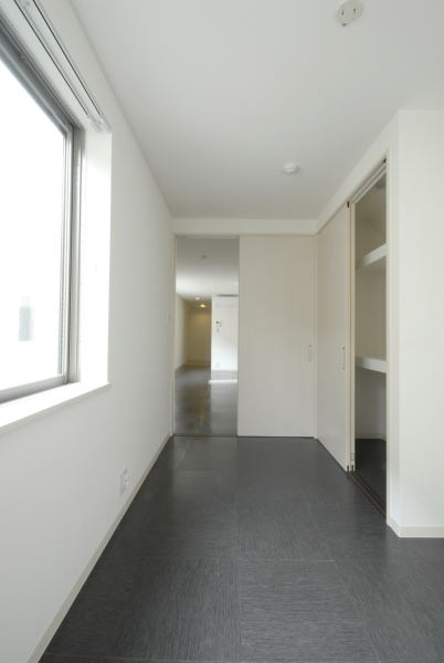 コルティーレ世田谷のキッチン|コンパクトなキッチンで掃除もラクラク