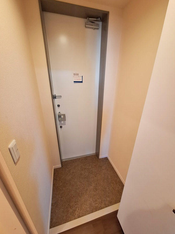 日進町１丁目メゾンの玄関